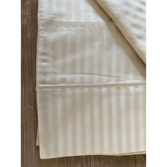 Fieldcrest Damask 100% Cotton Bedroom Queen Pillowcases - Picture 3 of 7